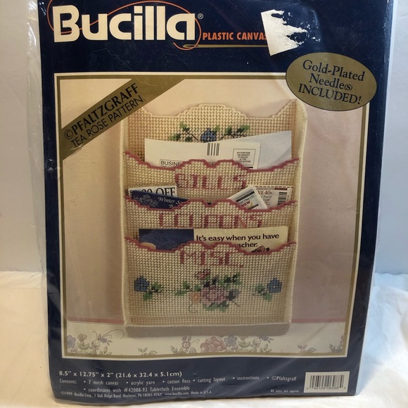 Vintage Bucilla Plastic Canvas Organizer Tea Rose Pattern Gold Plated Needle New - Picture 8 of 9